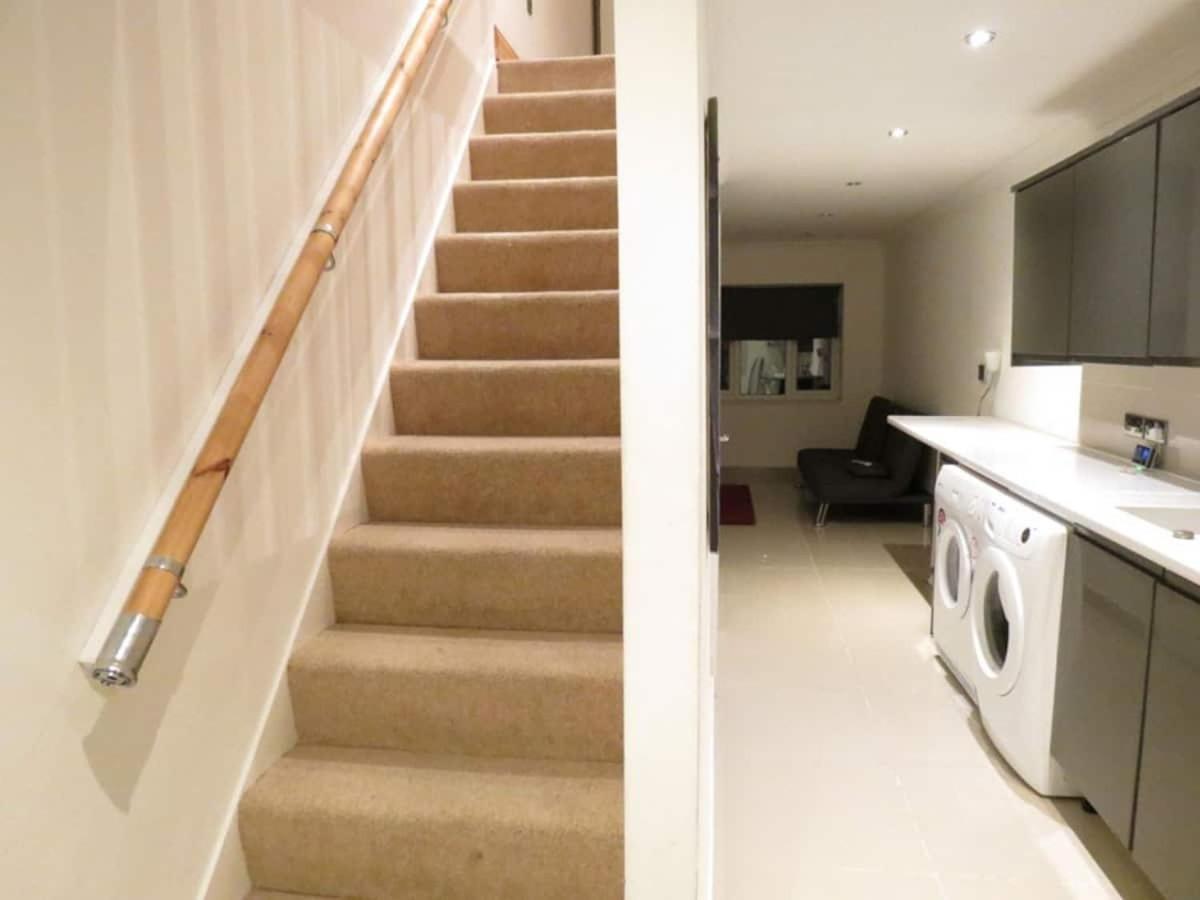 Modern Split Level Flat In Croydon Appartement *